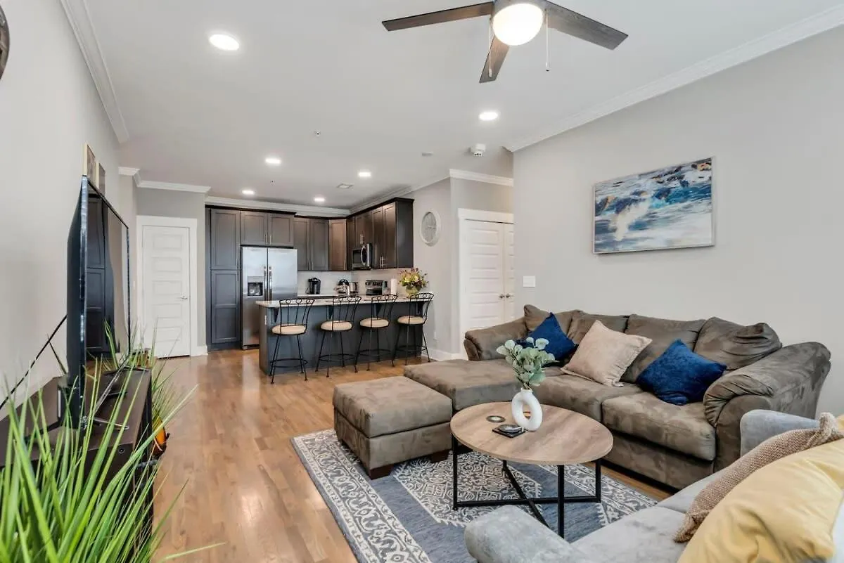 Modern Nations Condo - Walkable - 5 Mi Downtown Nashville
