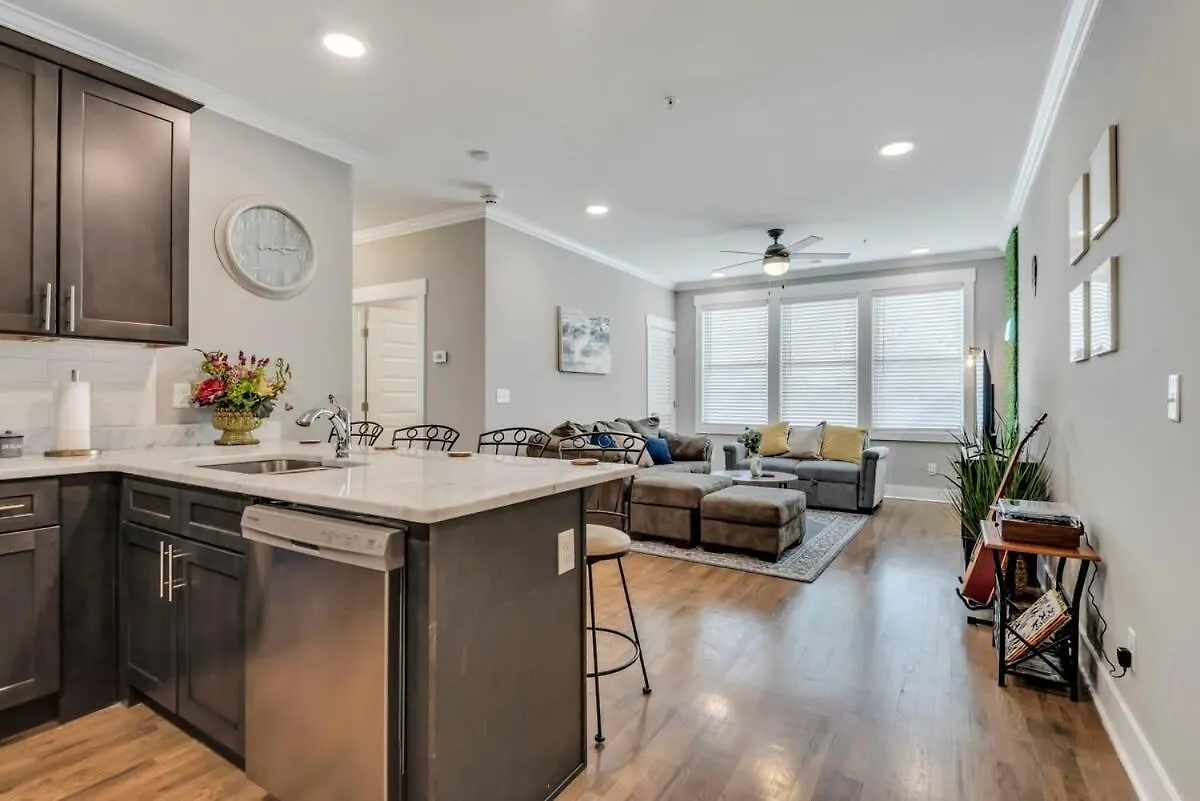Holiday home Modern Nations Condo - Walkable - 5 Mi Downtown Nashville