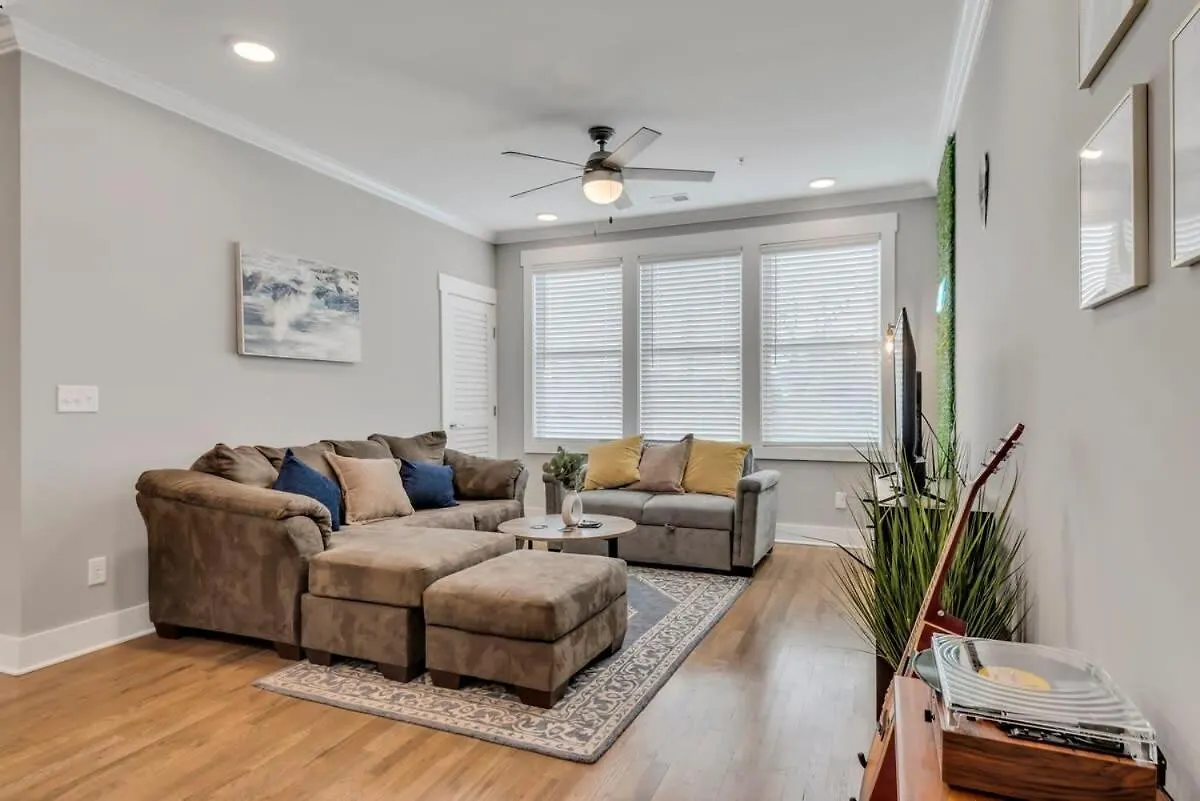 Modern Nations Condo - Walkable - 5 Mi Downtown Nashville 0*,