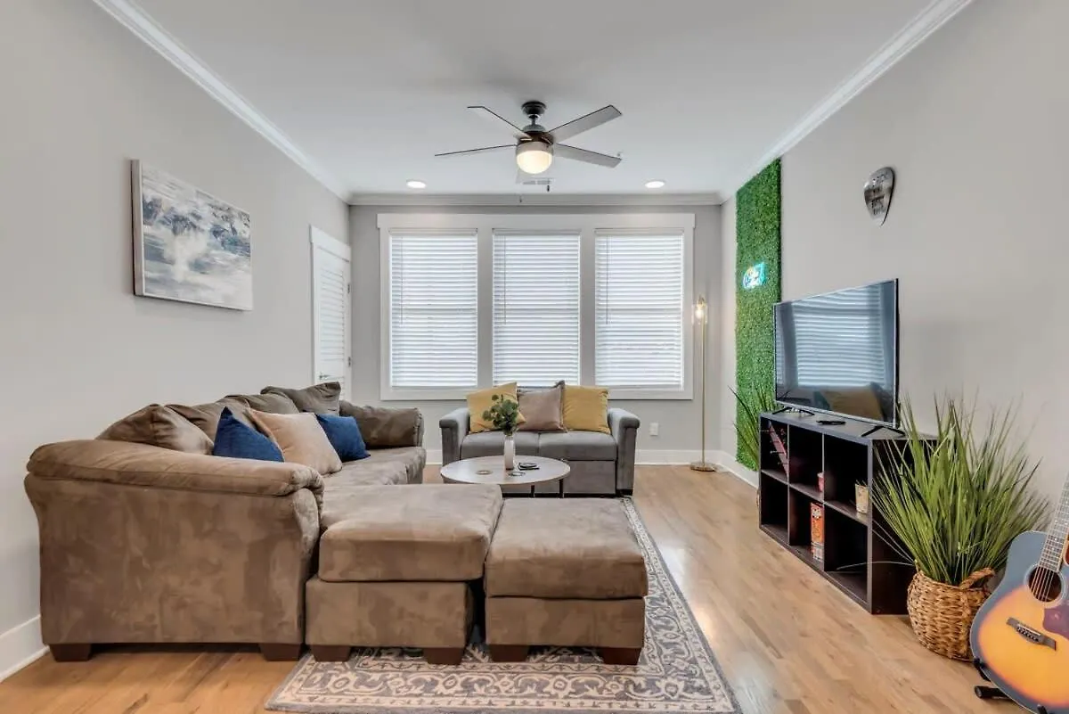 Holiday home Modern Nations Condo - Walkable - 5 Mi Downtown Nashville