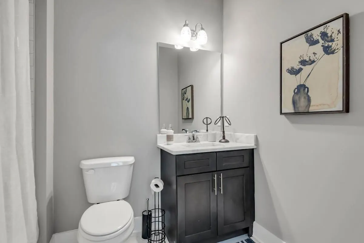 Modern Nations Condo - Walkable - 5 Mi Downtown Nashville 0*,