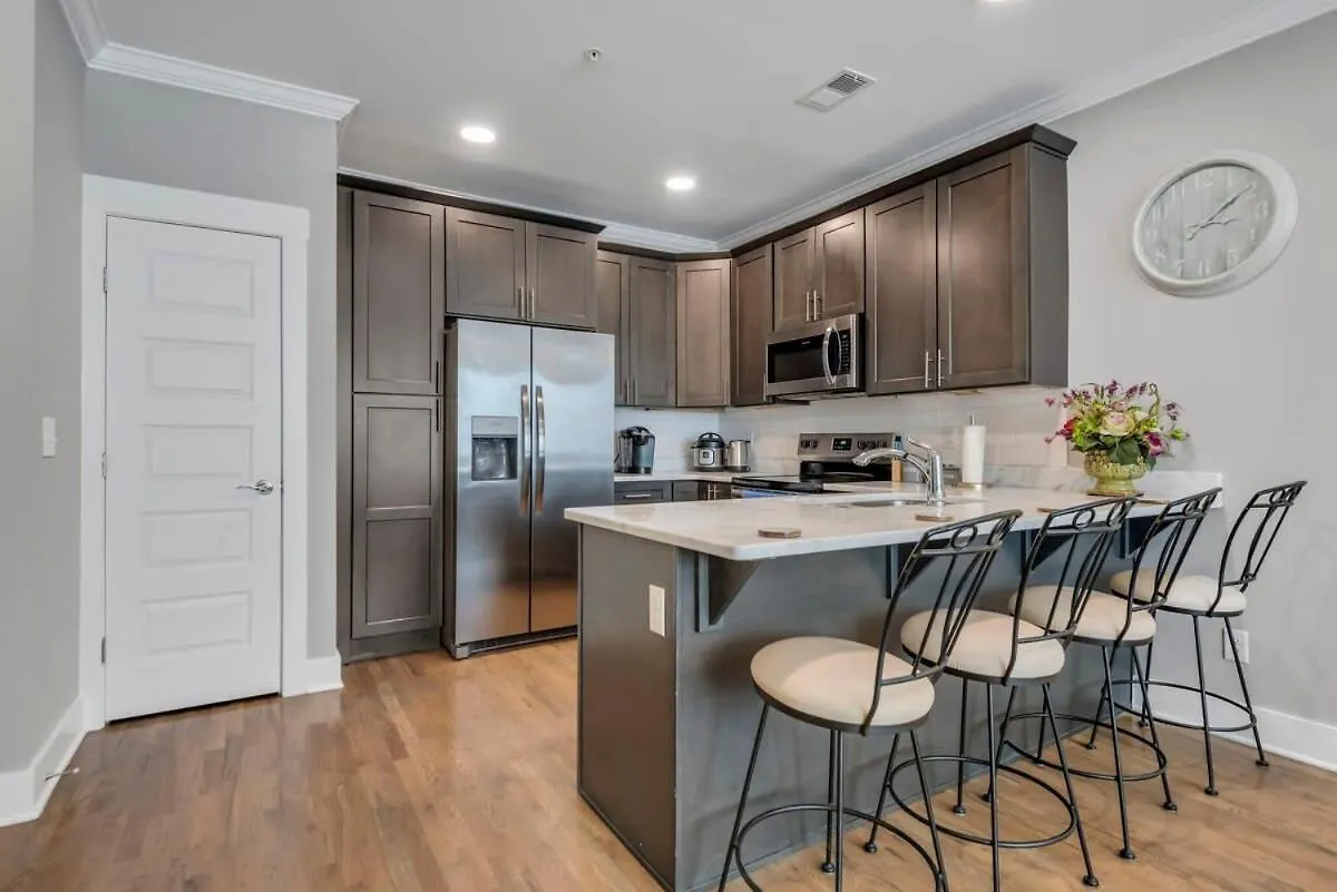 Modern Nations Condo - Walkable - 5 Mi Downtown Nashville